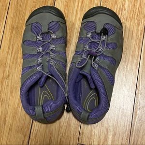 Girls Purple Close toed hiking shoes